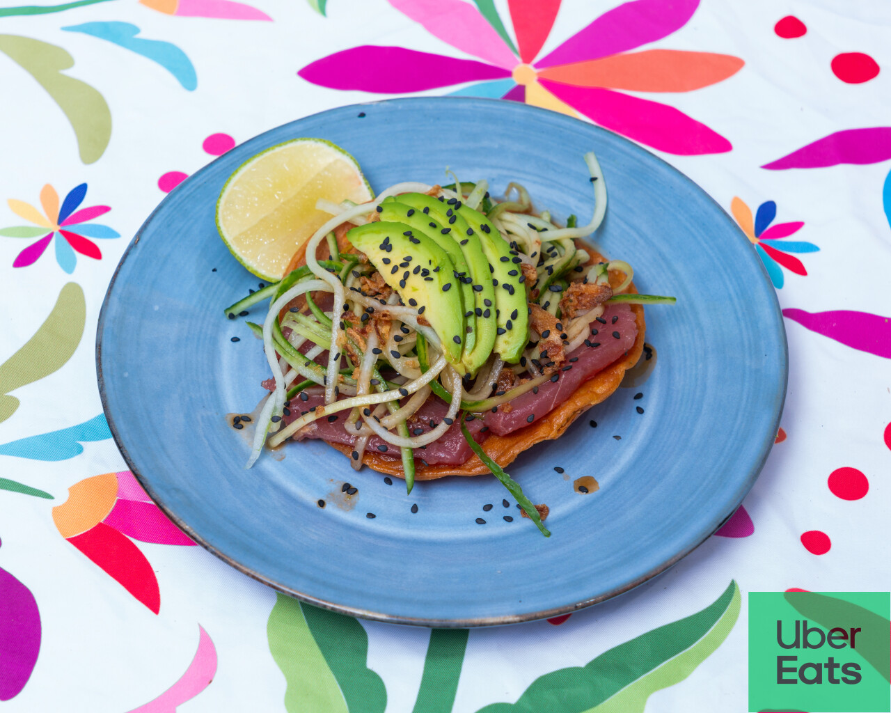 Tostada de thon frais